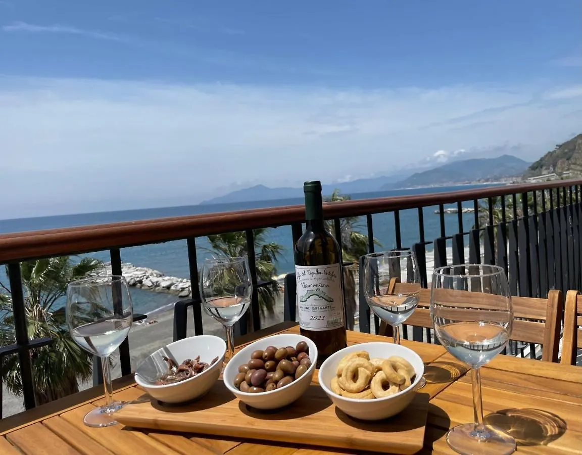 Sea See Si Σέστρι Λεβάντε 0*,  Ιταλία